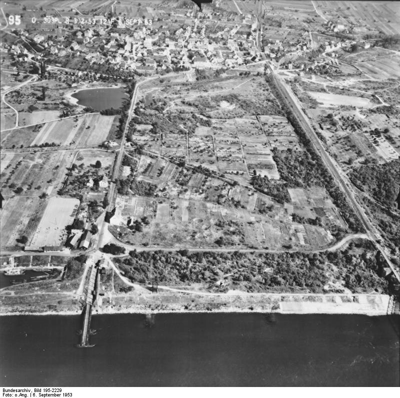Bundesarchiv Bild 195-2229, Rheinbefliegung, Neuenburg.jpg
